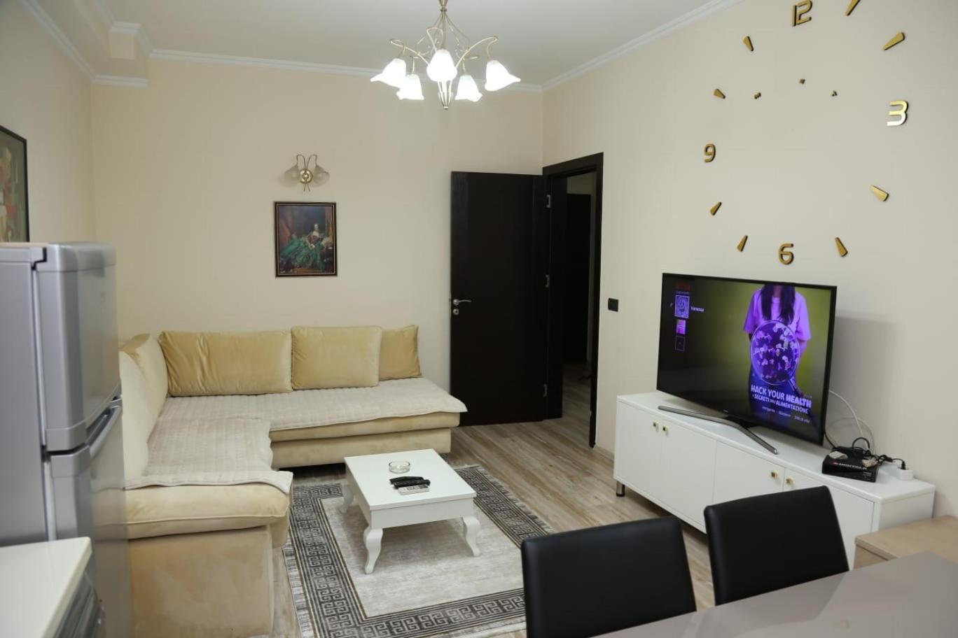 Ergi'S Host Apartment Tirana Exterior foto